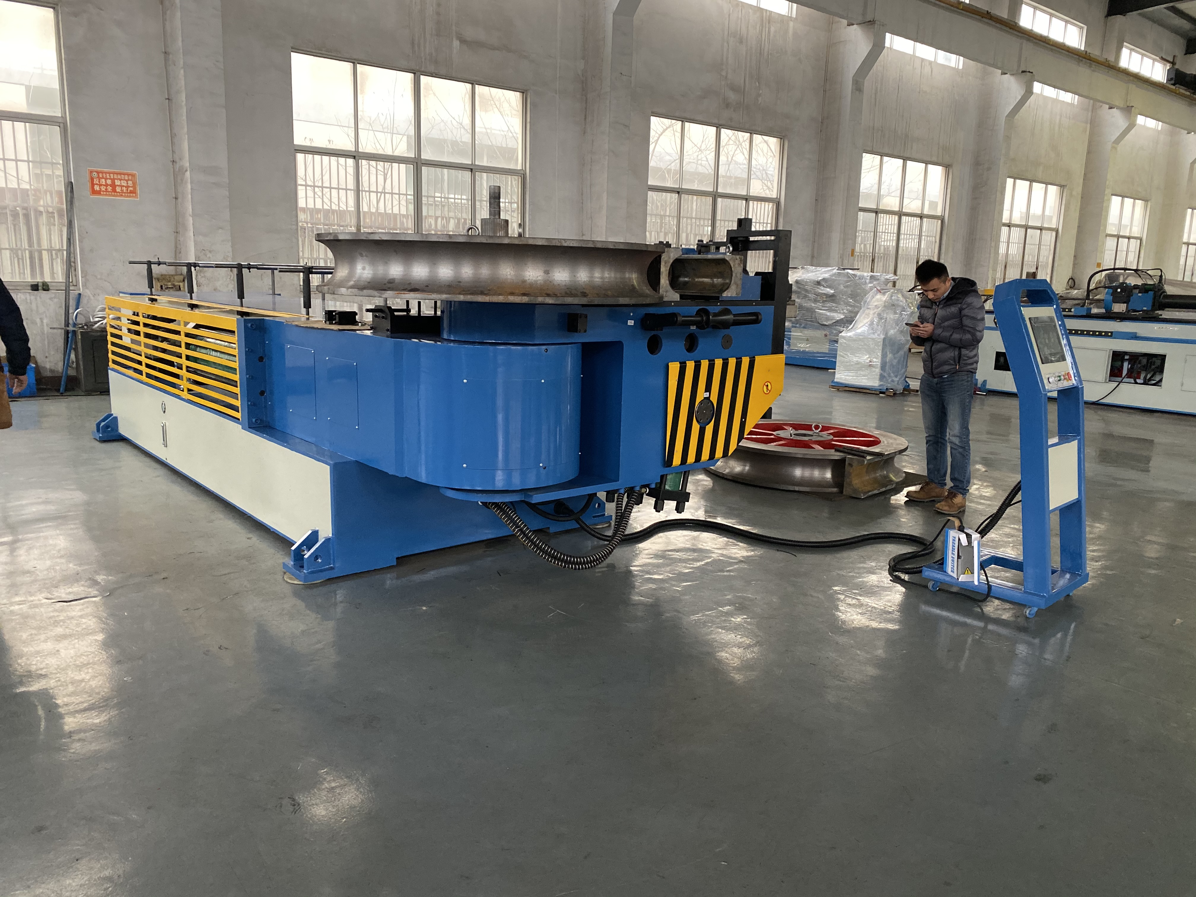 pipe bending machine 62A70DF4DEB60E130E974FD9AF2F9DAC