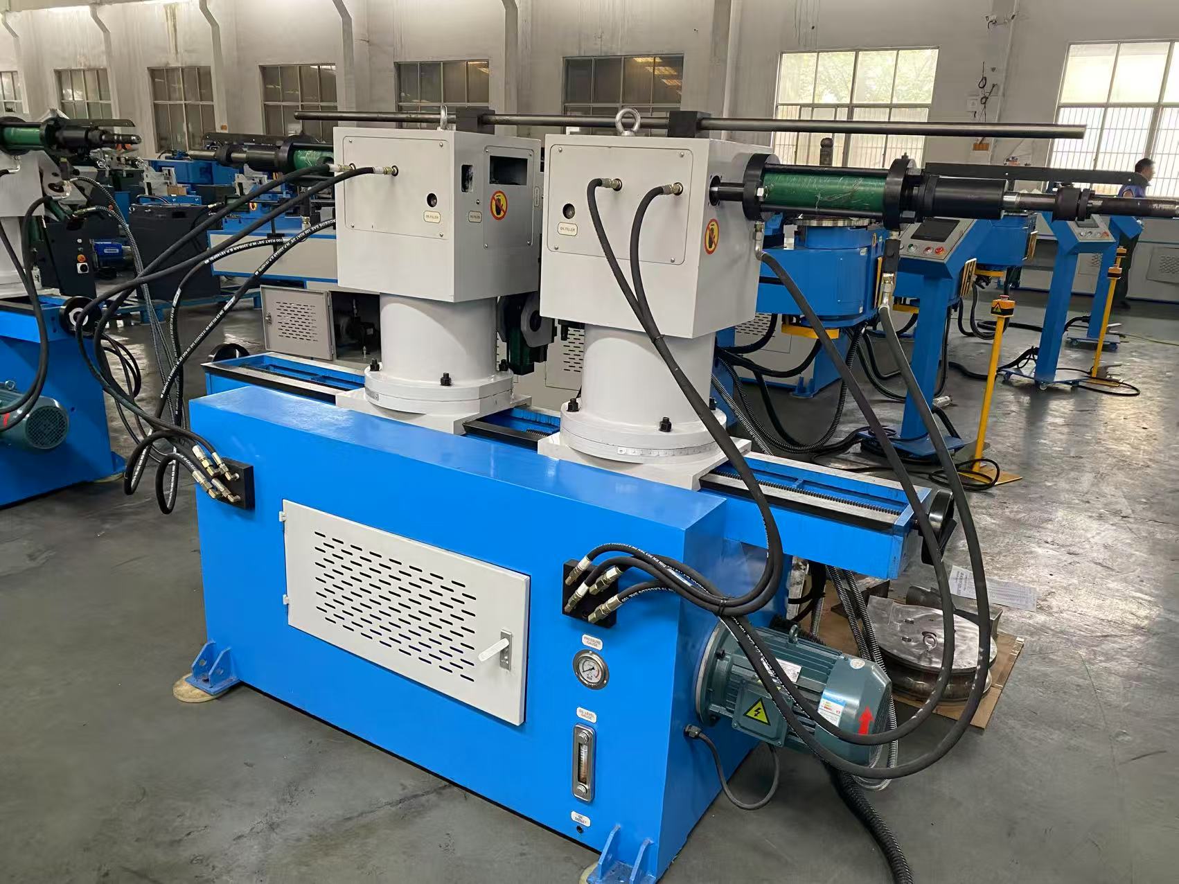 Автоматический гибочный станок с ЧПУ с двойной головкой 42B